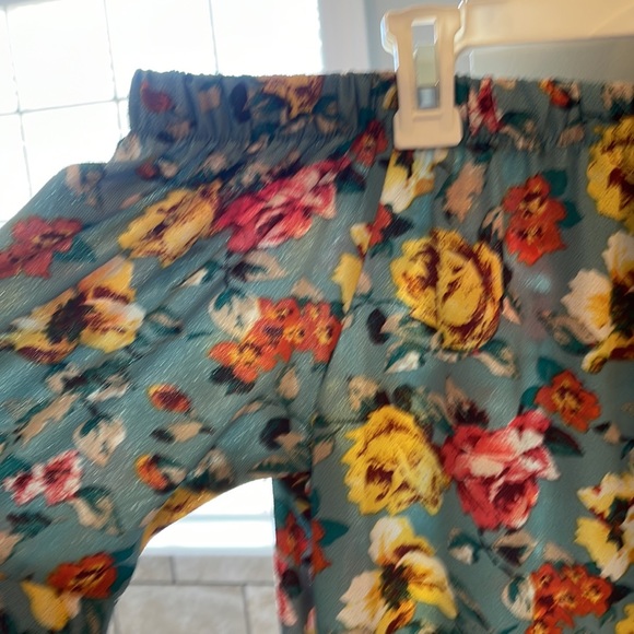 Off shoulder dress floral beauty(blue,orange, yellow,cream) pockets like new - Picture 3 of 9